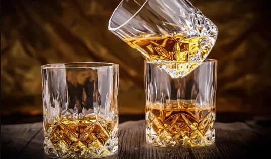 America’s Favorite Bars, According to Locals Who Really Know